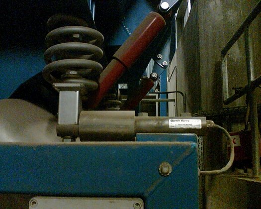 Heavy duty vibrator mounted on Eilersen load cells