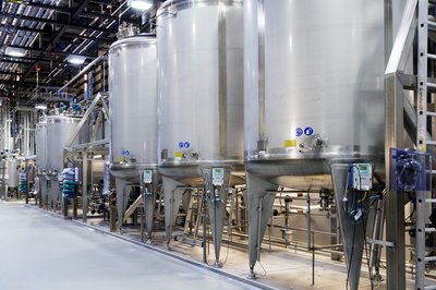 Eilersen hygienic load cells installed under vessels for pharmaceutical API manufacturing