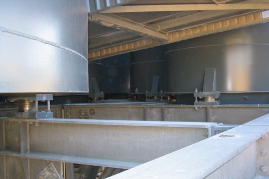 Load cells for heavy duty silo weighing