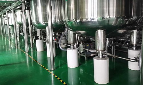Eilersen load cells mounted under process tanks