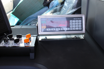 Weighing terminal type MCE9625L mounted in the cabin of a truck