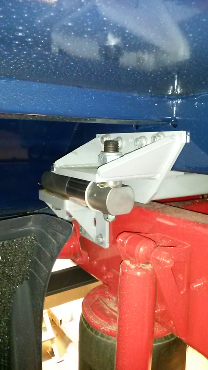 Fixed mounting of Eilersen load cells on truck with an Eilersen chassis mounted weighing system
